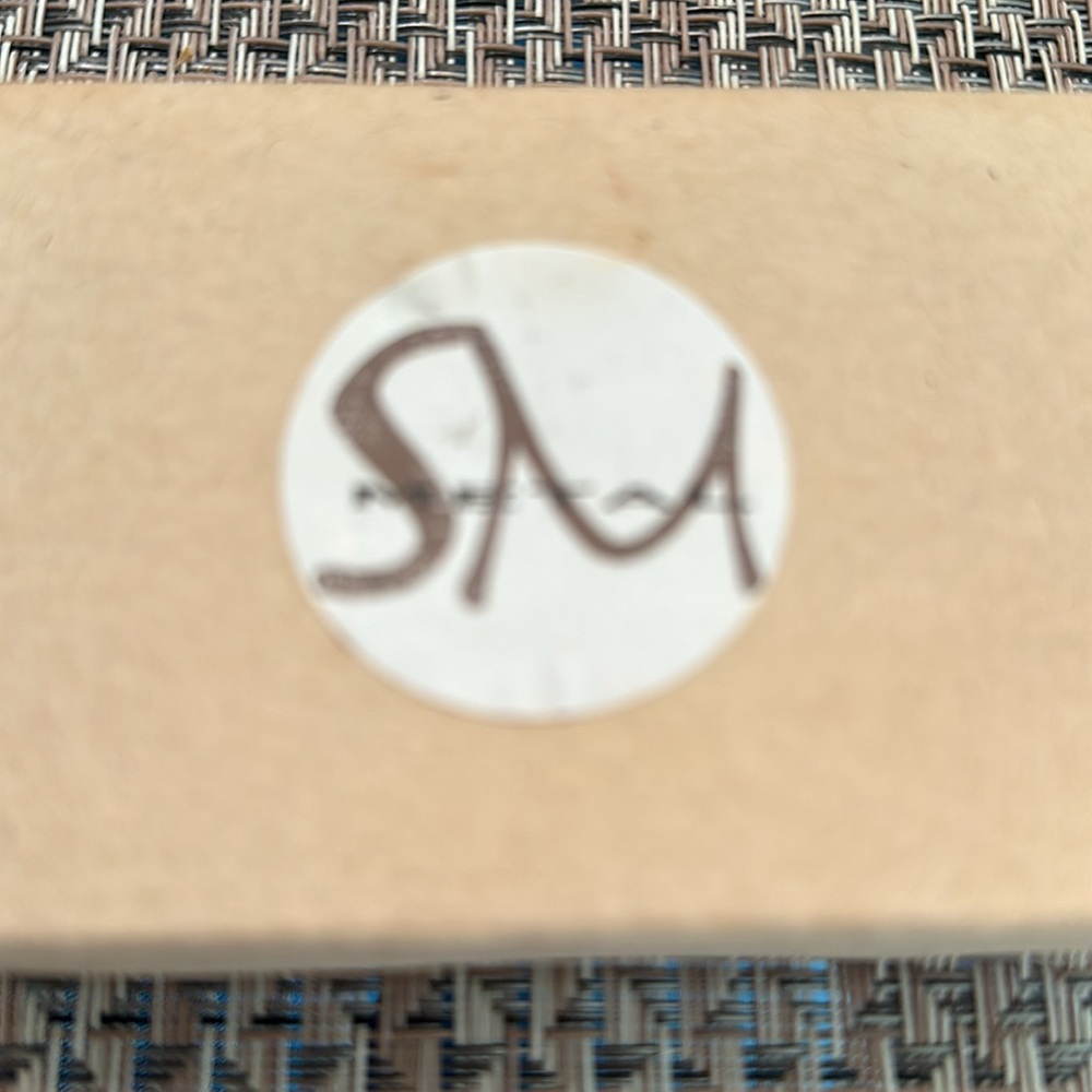 Samantha McIntosh 14k gold bar earrings. - Picture 3 of 4
